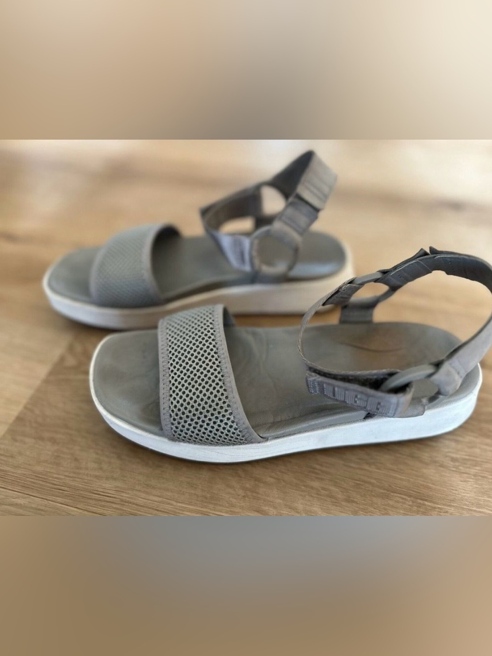 UGG Alissa Light Gray Sandals